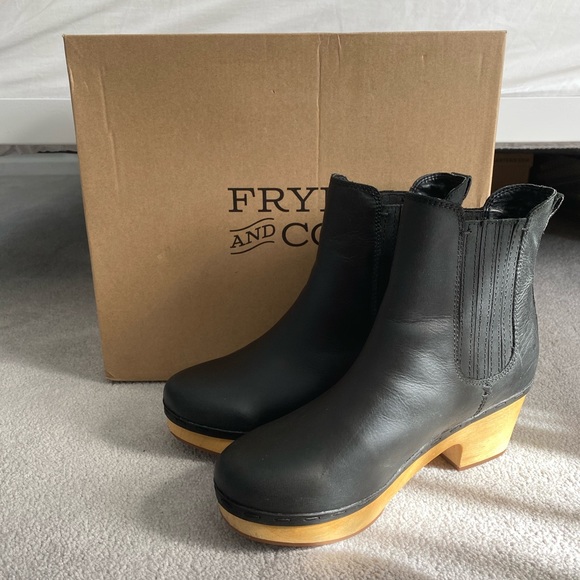 Frye Shoes - Frye & co Odessa Chelsea black clog boots 8
